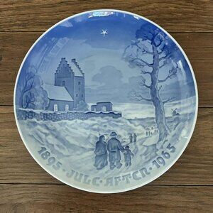 Bing & Grondahl Denmark Christmas Plate 1965 Jubilee "On the Way to Church" 9 in
